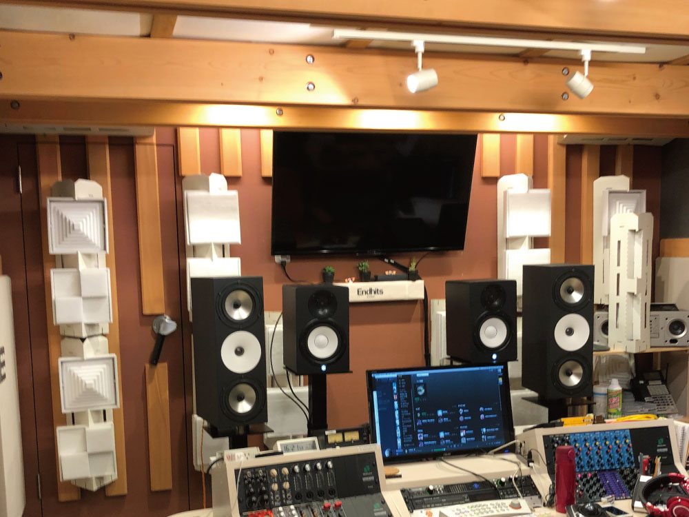 スタジオの低音の処理にAzteca、Watayukiを導入。 | KRYNA公式サイト